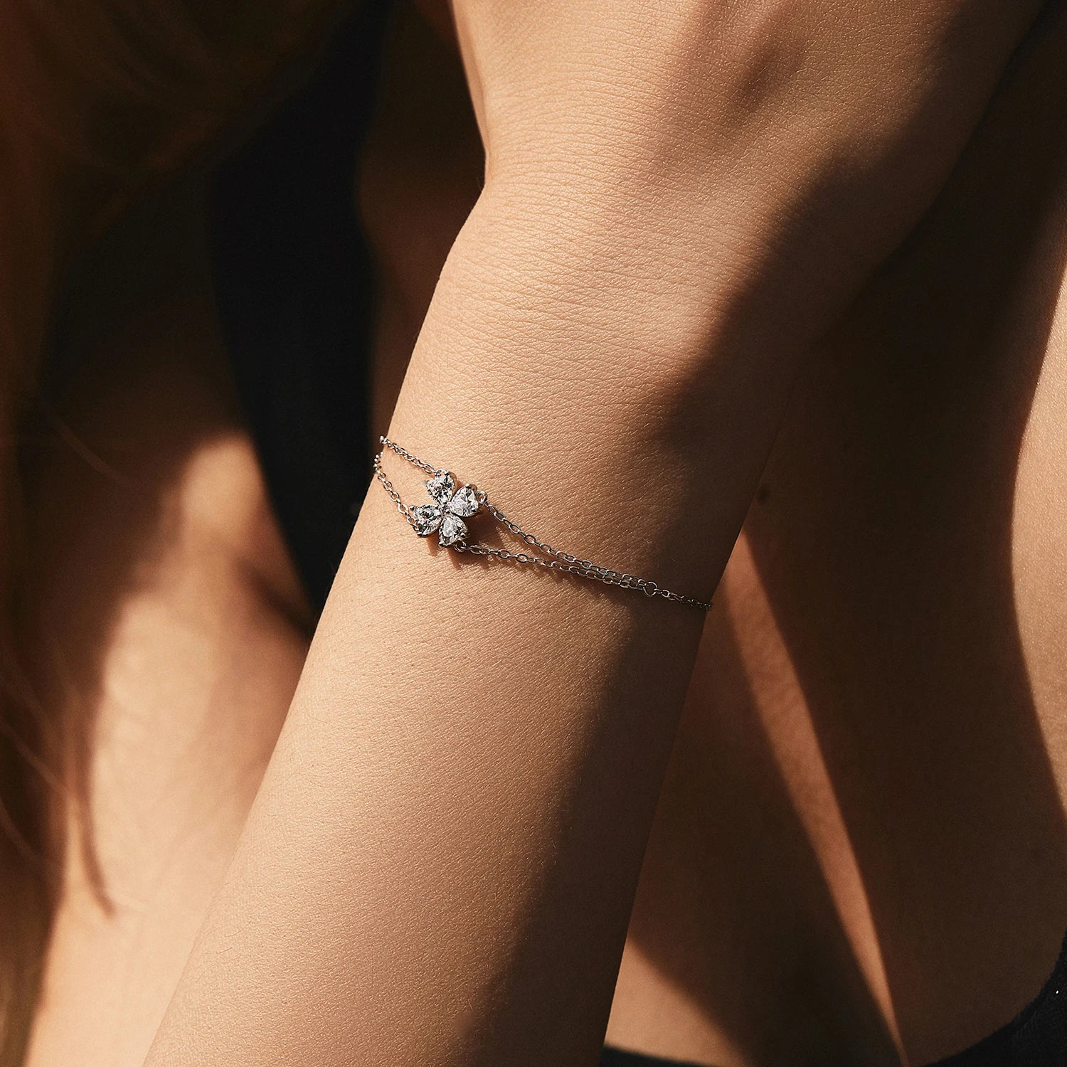 Pulseira Prata 925 Detalhes em Flores Corações