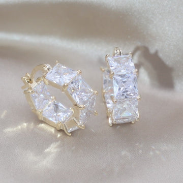 Brinco Argola Cravejado com Cristais de Zircônia