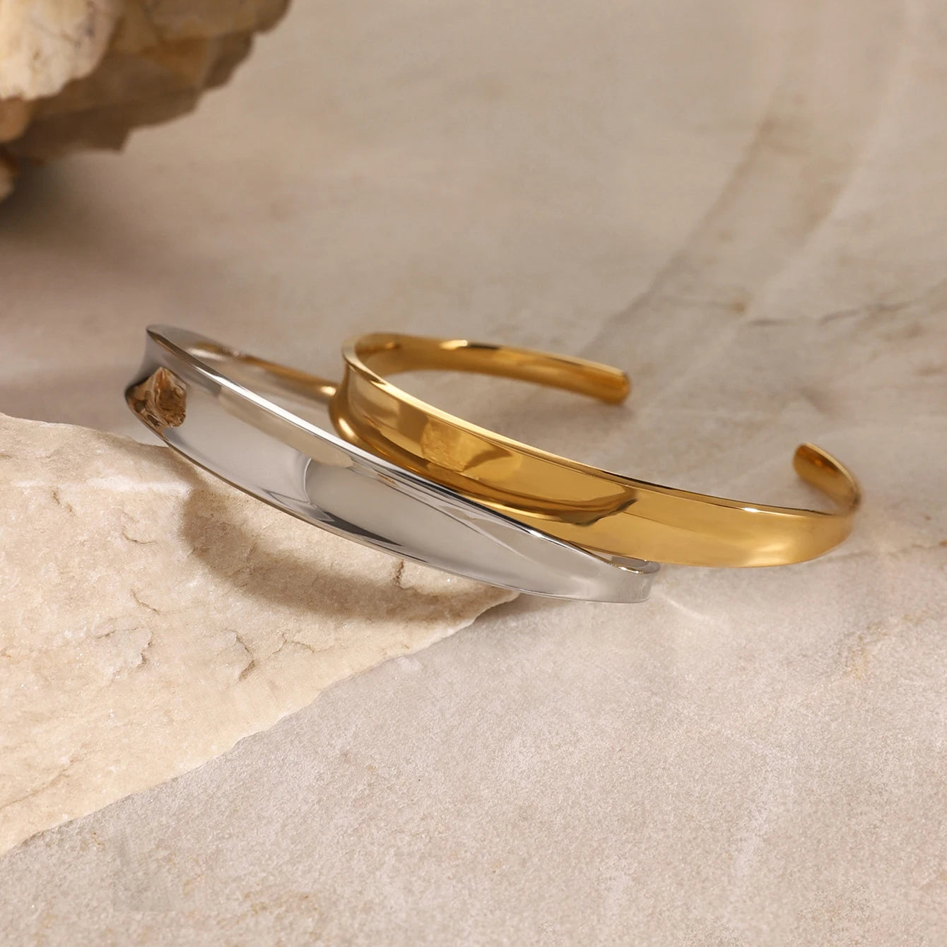 Pulseria Aço Inoxidável Ouro PVD 18K Detalhes em Minimalista
